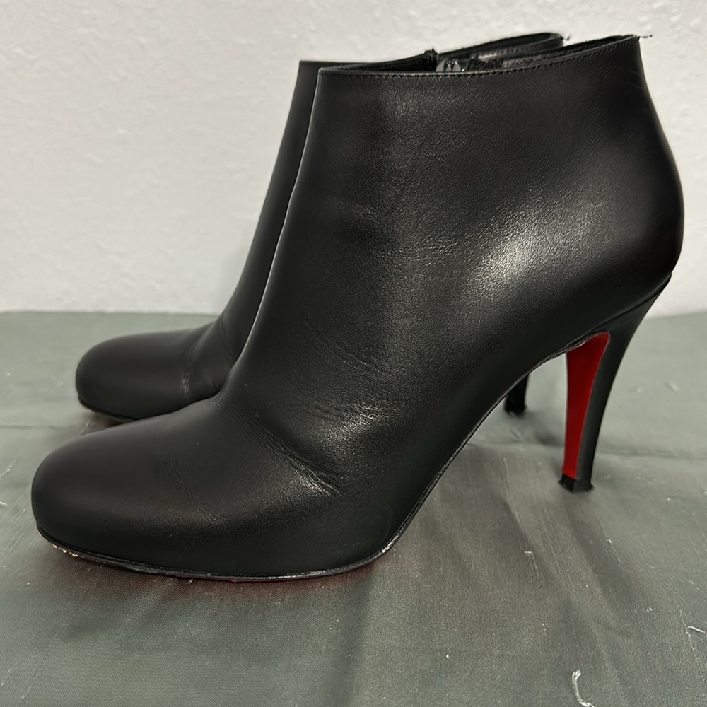 Gorgeous Used black Christian Louboutin bootie, size 37